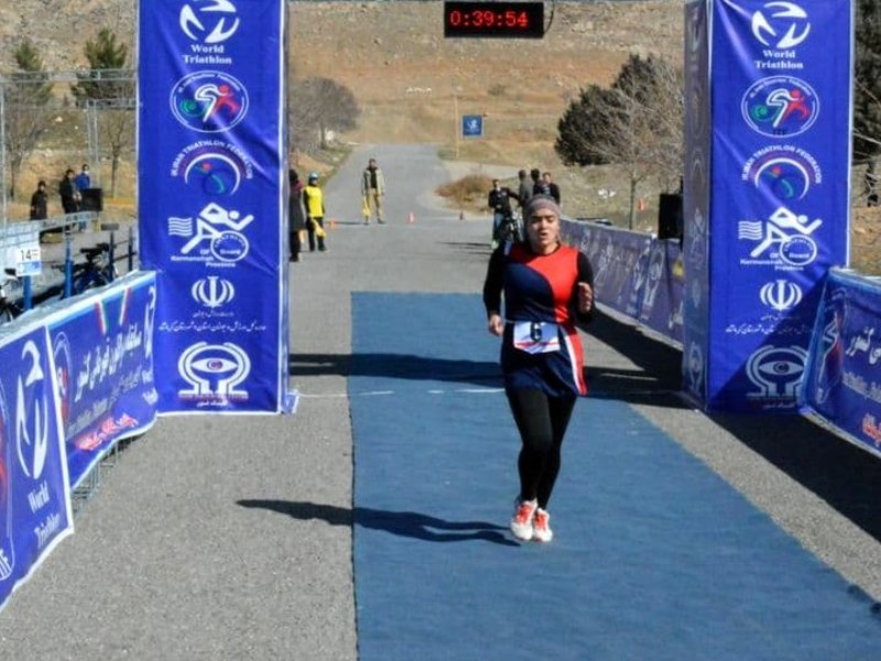 دختران ایلامی در رقابت‌های دواتلون کشور خوش درخشیدند