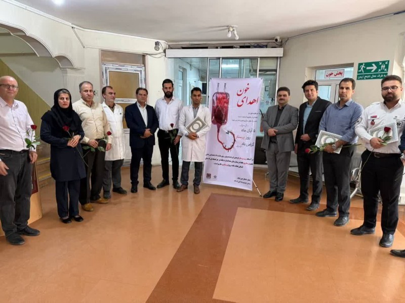 پرستاران ایلام همزمان با روز پرستار خون اهدا کردند