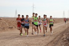 یک ایلامی در دوی کوهستان کشور خوش درخشید