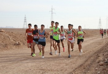 یک ایلامی در دوی کوهستان کشور خوش درخشید