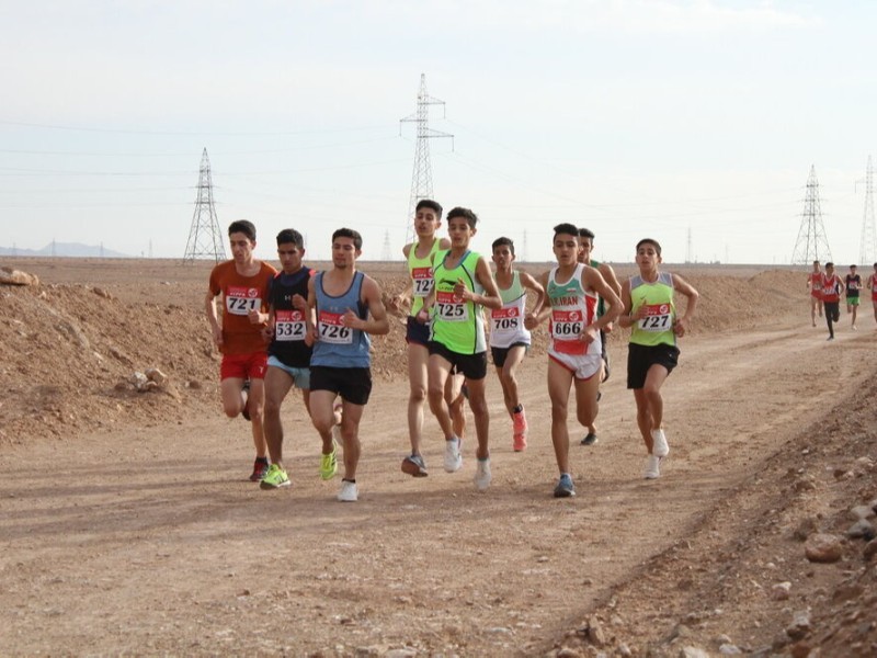 یک ایلامی در دوی کوهستان کشور خوش درخشید