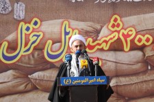 باید با الگوی شهدا در برابر دشمن ایستادگی کنیم