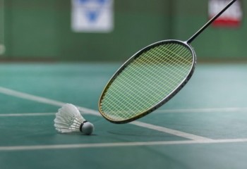 بدمینتون در ایلام سالن ندارد