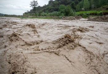 طغیان رودخانه در مرکز شهر دره‌شهر