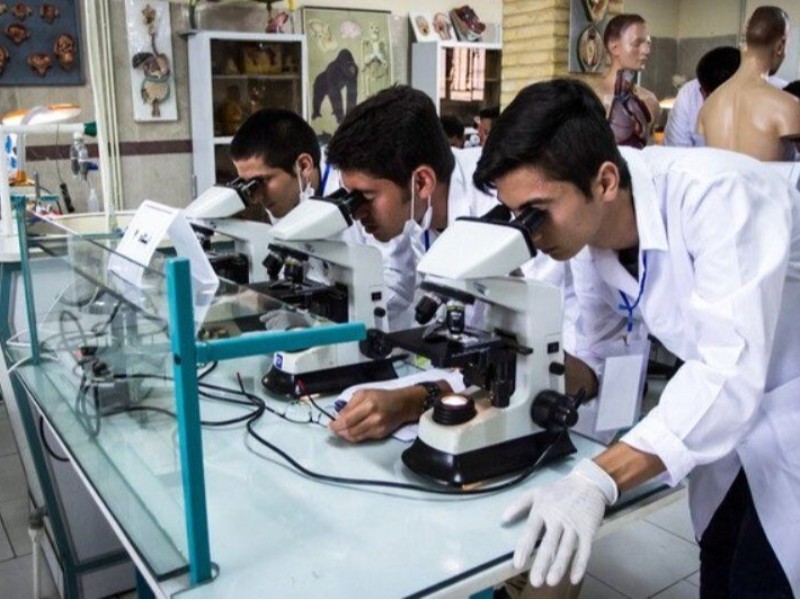 رقابت دانش‌آموزان نخبه علوم‌تجربی کشور در ایلام
