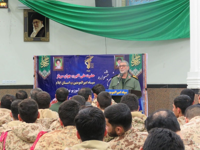 هدف دشمن تسخیر ذهن و روح مردم است