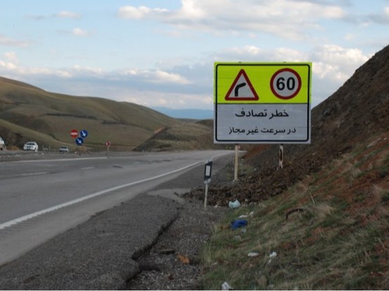 ۷۰۰ تابلو و علائم ایمنی در زرین‌آباد نصب شد