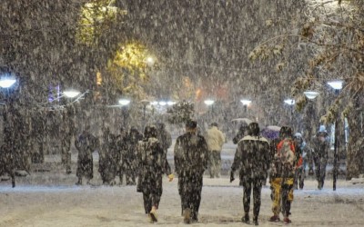 چهره زمستانی شهر ایلام در شب برفی