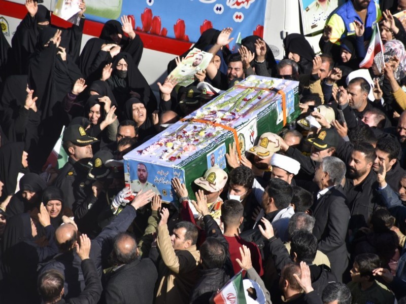 حماسه حضور مردم ایلام در بدرقه شهید مدافع امنیت