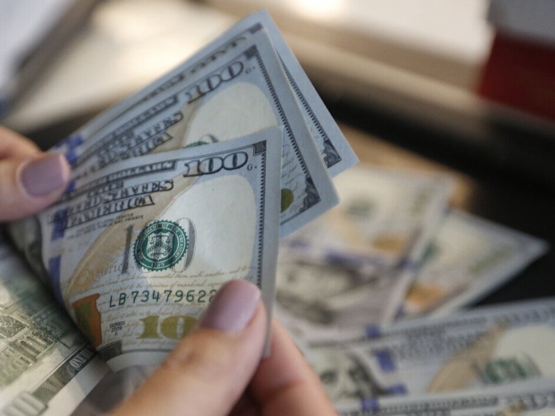 دلال غیرمجاز ارزی در تهران دستگیر شد