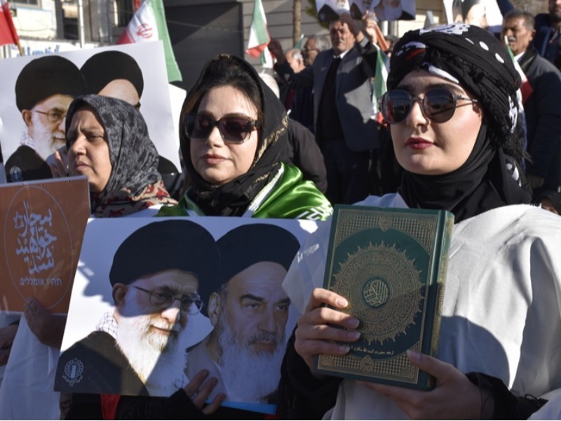 خروش مردم ایلام در محکومیت اقدام اغتشاش‌گران