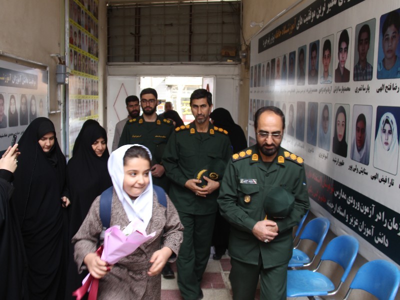 همراهی فرزند شهید امنیت ایلام تا مدرسه