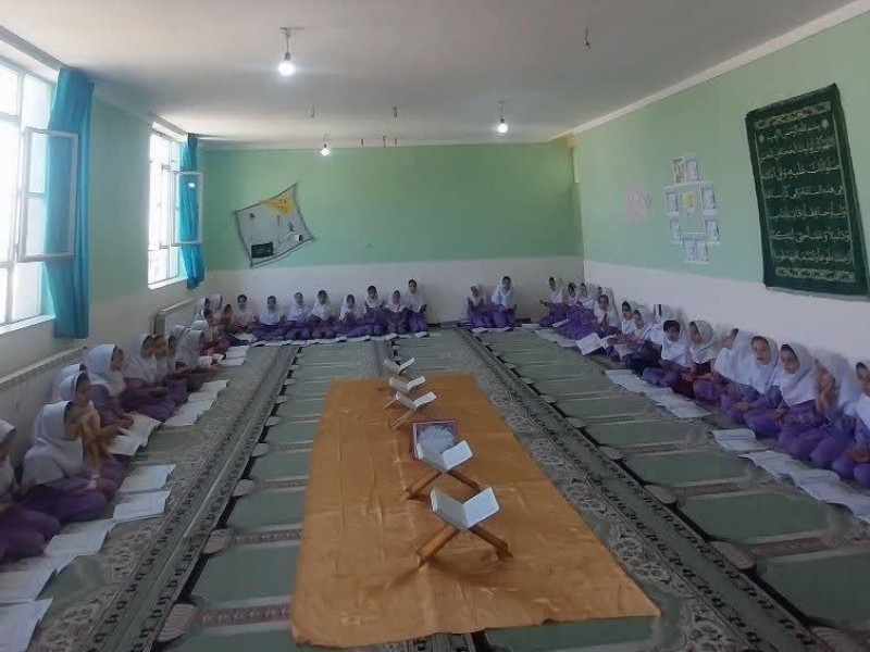 برگزاری محفل انس با قرآن در مدارس مهران