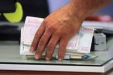 بانک‌ها تا ساعت ۱۳:۳۰ به مشتریان خدمات می‌دهند