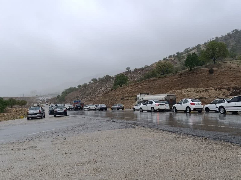 تلاش راهداران برای بازگشایی محور ایلام_مهران