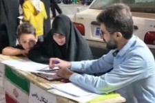 معلمی که کلاس آنلاین را به خیابان آورد