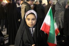 پرچم دشمن زیرِ قدم‌های دختران غیور ایلامی