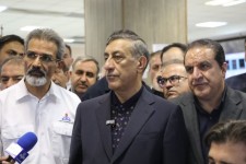 معاون اجرایی رئیس‌جمهور از میدان نفتی آذر بازدید کرد