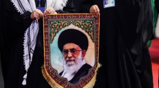 اشک‌های بی‌امان در فراق رهبر شهید