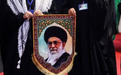 اشک‌های بی‌امان در فراق رهبر شهید