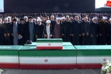 اقامه نماز بر پیکر رهبر شهید انقلاب