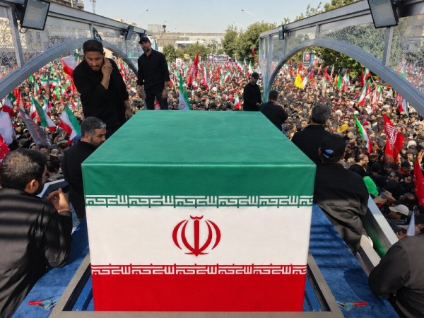 پیکر «آقای شهید ایران» به میدان آزادی رسید