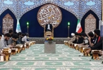 برگزاری محفل انس با قرآن در ایوان