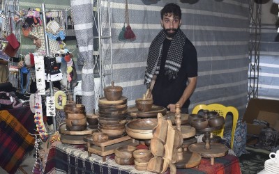 هنر دستان هنرمندان مهران در مسیر زائران اربعین