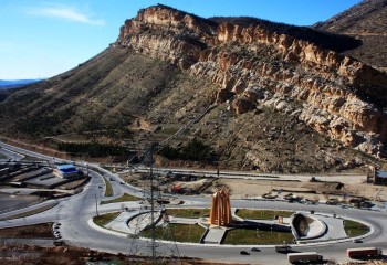 آغاز احیای پارک سنگی میدان ارغوان ایلام