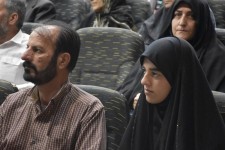 شعرخوانی دختر دانش‌آموز ملکشاهی در مدح آزادگان