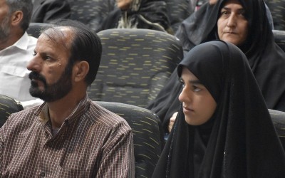 شعرخوانی دختر دانش‌آموز ملکشاهی در مدح آزادگان