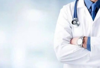 یک پزشک، یک دنیا تعهد