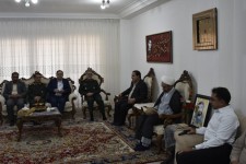 دیدار مسئولان استانی با خانواده‌های شهدا در ایلام