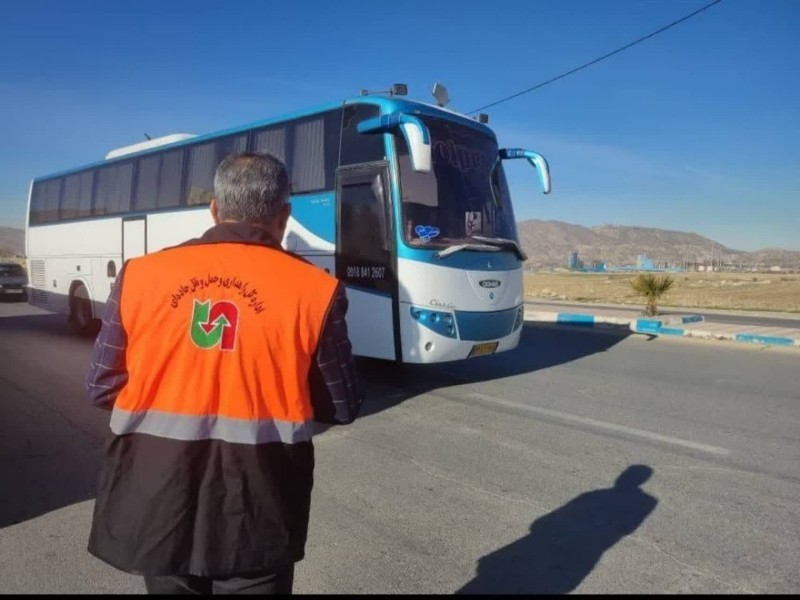 ۲ اتوبوس متخلف در محورهای ایلام متوقف شدند