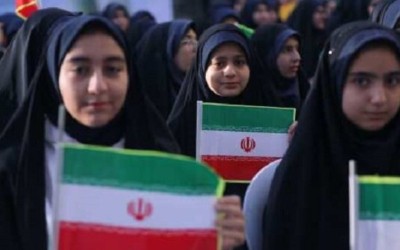عهد دانش‌آموزان آبدانانی با امام شهید
