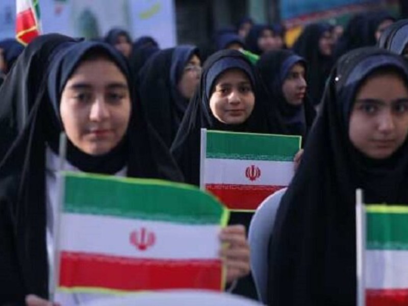 عهد دانش‌آموزان آبدانانی با امام شهید
