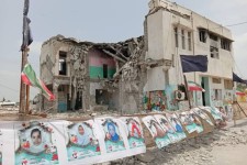 شعرخوانی شاعر ایلامی در وصف کودکان شهید میناب