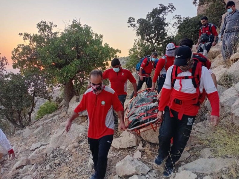 نجات مرد ۶۰ ساله در کوهستان ایوان