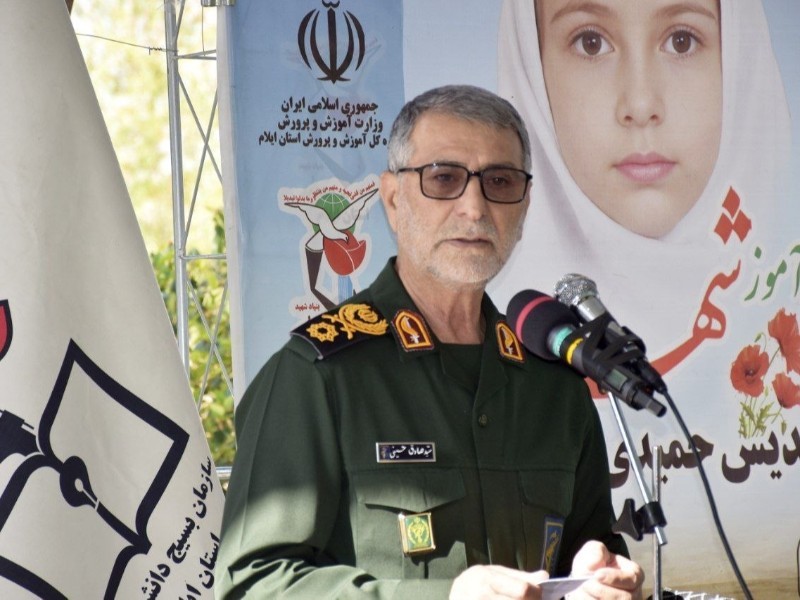 دانش‌آموزان با علم و ایمان آینده ایران را می‌سازند