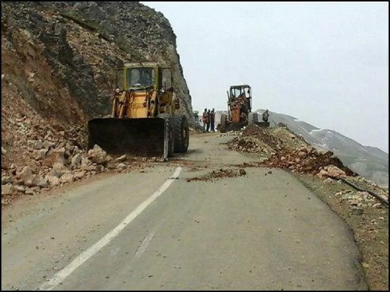 ریزش برداری در ۵۹ مقطع از محورهای ایلام انجام شد ریزش برداری در ۵۹ مقطع از محورهای ایلام انجام شد