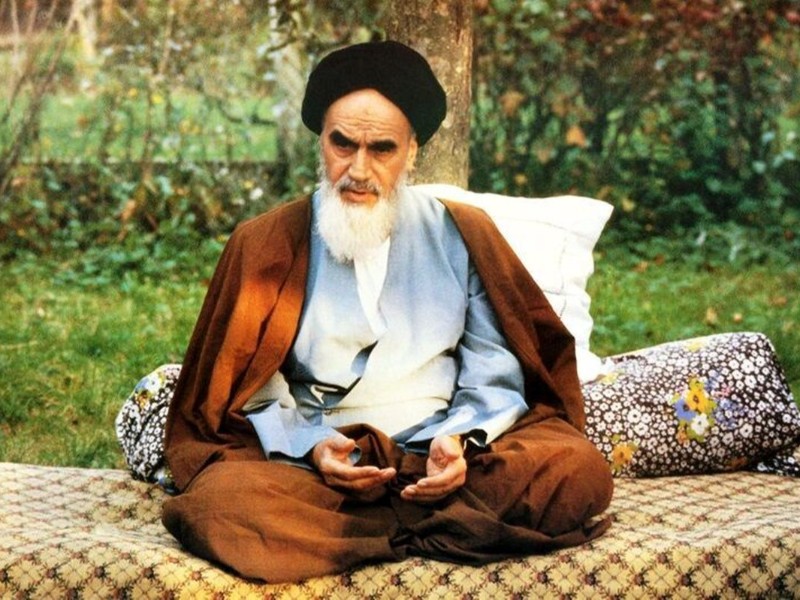 حضرت امام خمینی (ره) پدر ملت ایران بودند حضرت امام خمینی (ره) پدر ملت ایران بودند