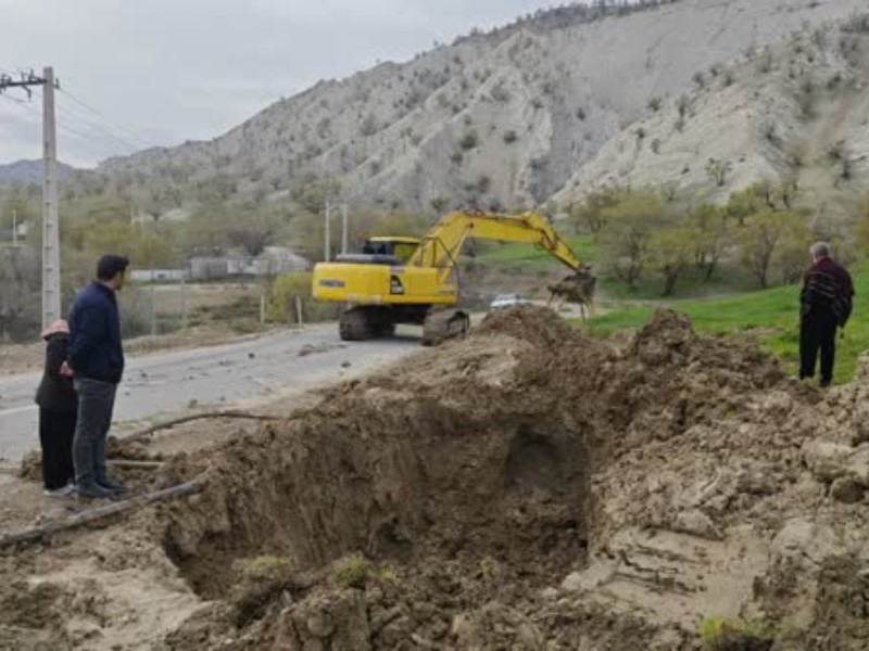 رفع شکستگی خط انتقال آب ملکشاهی رفع شکستگی خط انتقال آب ملکشاهی
