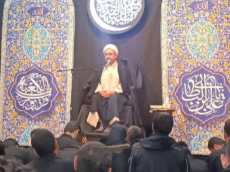 باید در برابر منکرات موضع گرفت