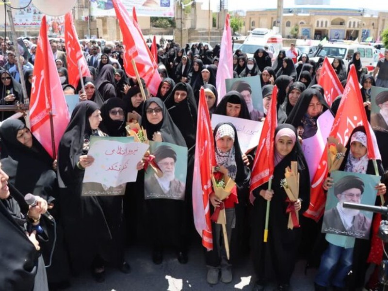 راهپیمایی ایلامیها در حمایت از طرح حجاب و عفاف برگزار شد راهپیمایی ایلامیها در حمایت از طرح حجاب و عفاف برگزار شد