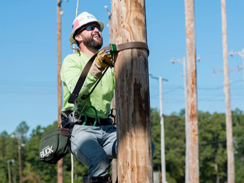 رکاب تیر برق، ابزاری ضروری برای برقکاران رکاب تیر برق، ابزاری ضروری برای برقکاران