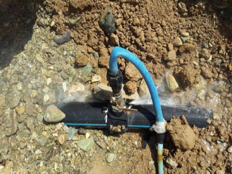 جمع آوری ۱۰ انشعاب آب غیرمجاز در ایلام جمع آوری ۱۰ انشعاب آب غیرمجاز در ایلام