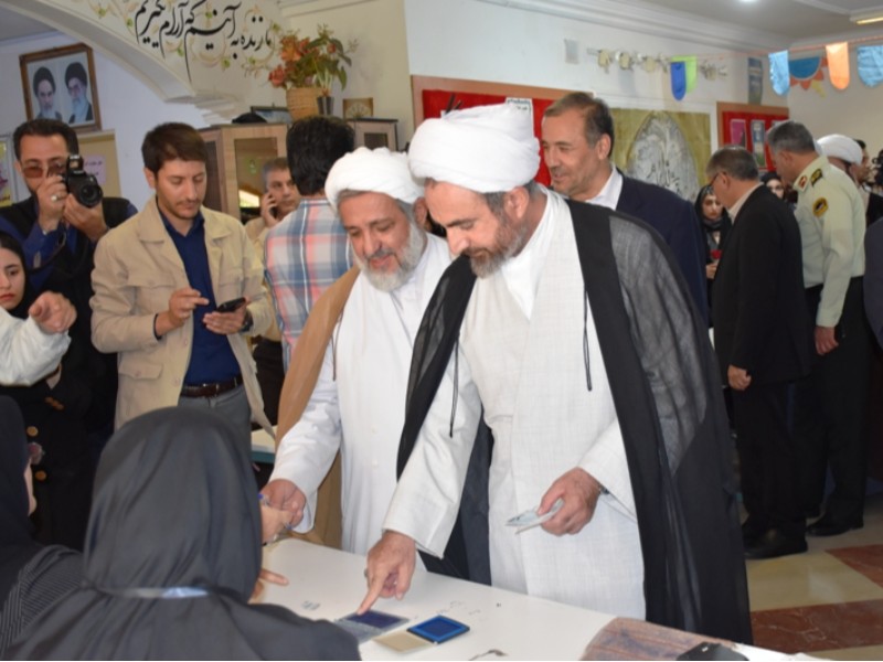 مردم با آرای خود از خون شهدا پاسداری میکنند مردم با آرای خود از خون شهدا پاسداری میکنند