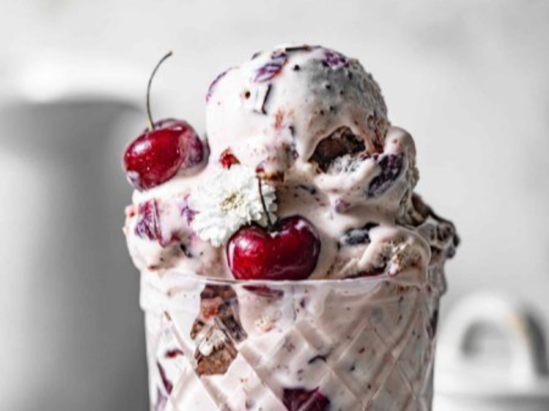 طرز تهیه بستنی گیلاس سیاه طرز تهیه بستنی گیلاس سیاه