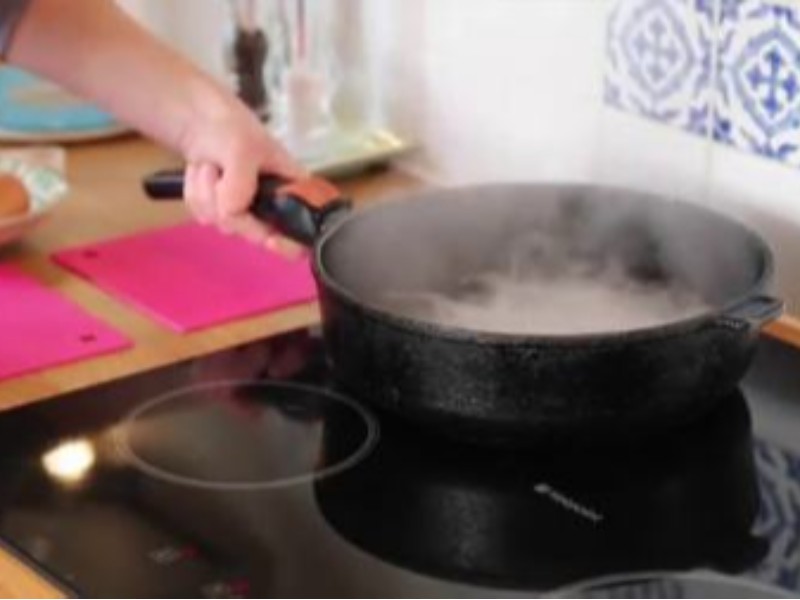 چگونه میتوان از پاشیدن روغن خودداری کرد چگونه میتوان از پاشیدن روغن خودداری کرد