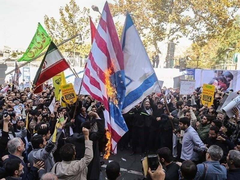 باید چهره واقعی استکبار برای همگان نمایان شود باید چهره واقعی استکبار برای همگان نمایان شود